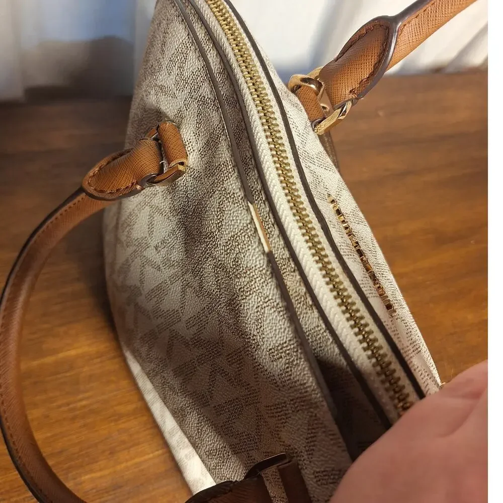 Michael Kors Cindy Large Dome Satchel crossbody bag w matching wallet vanilla
